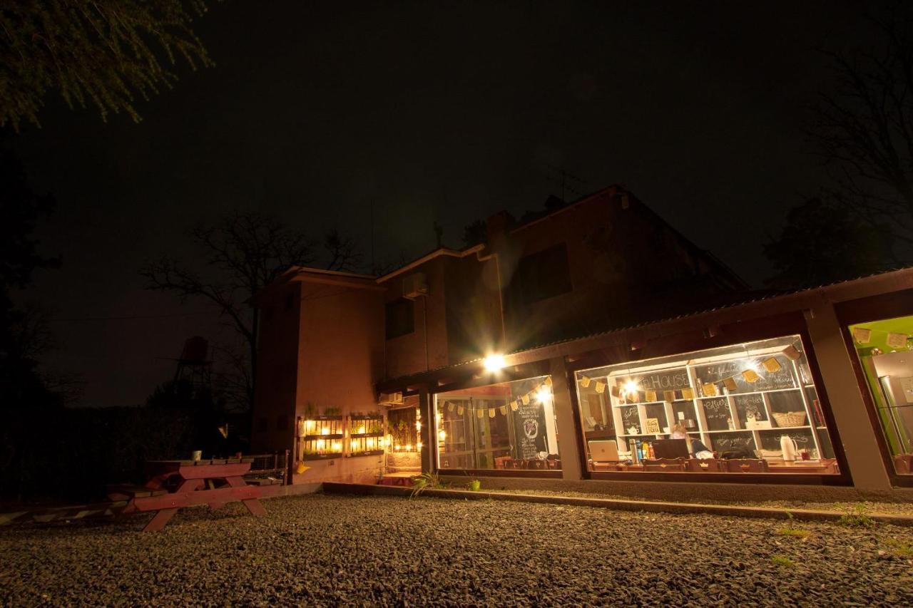 The Hostelhouse Centro. Casa De Huespedes. Villa General Belgrano Kültér fotó